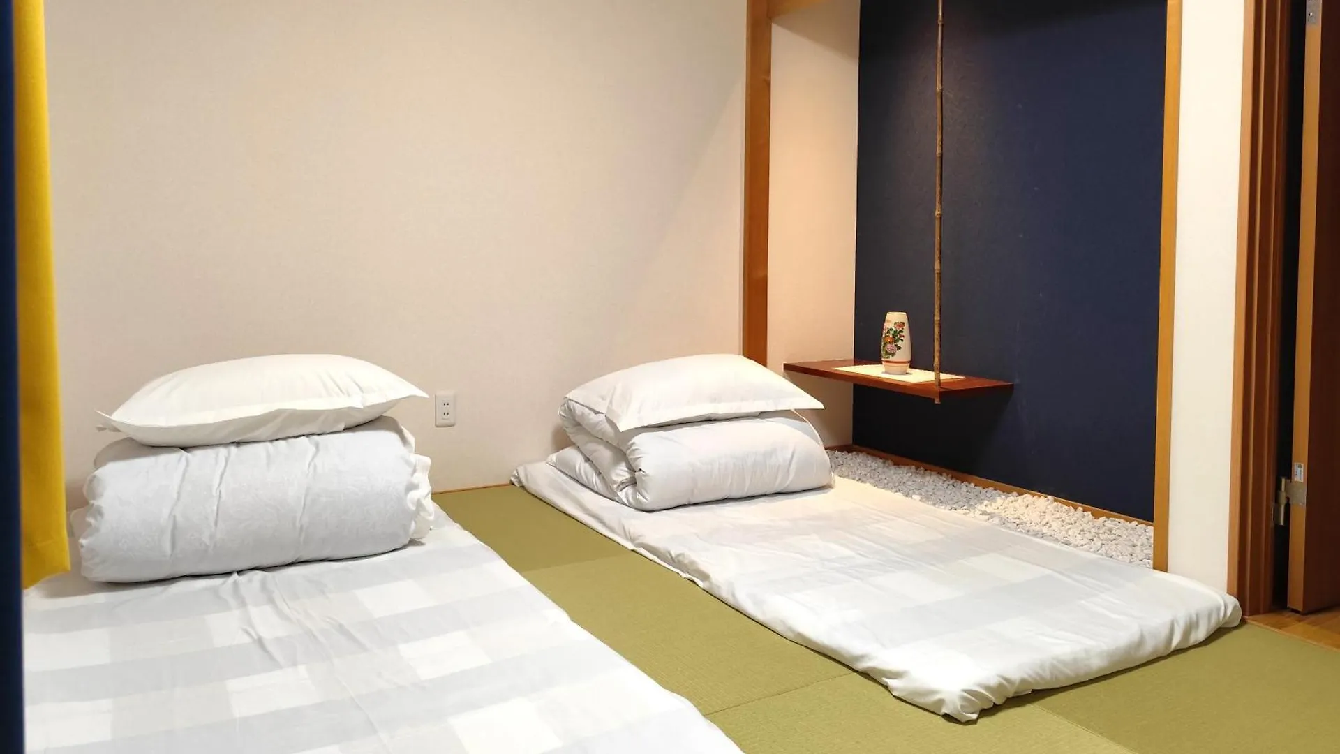White House Onsen Guesthouse Shiraoi