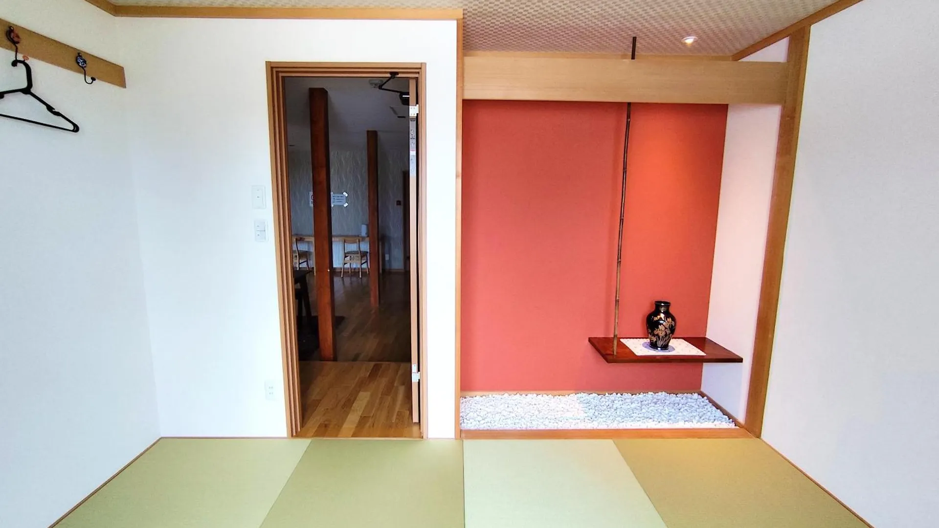 White House Onsen Guesthouse Shiraoi Guest house