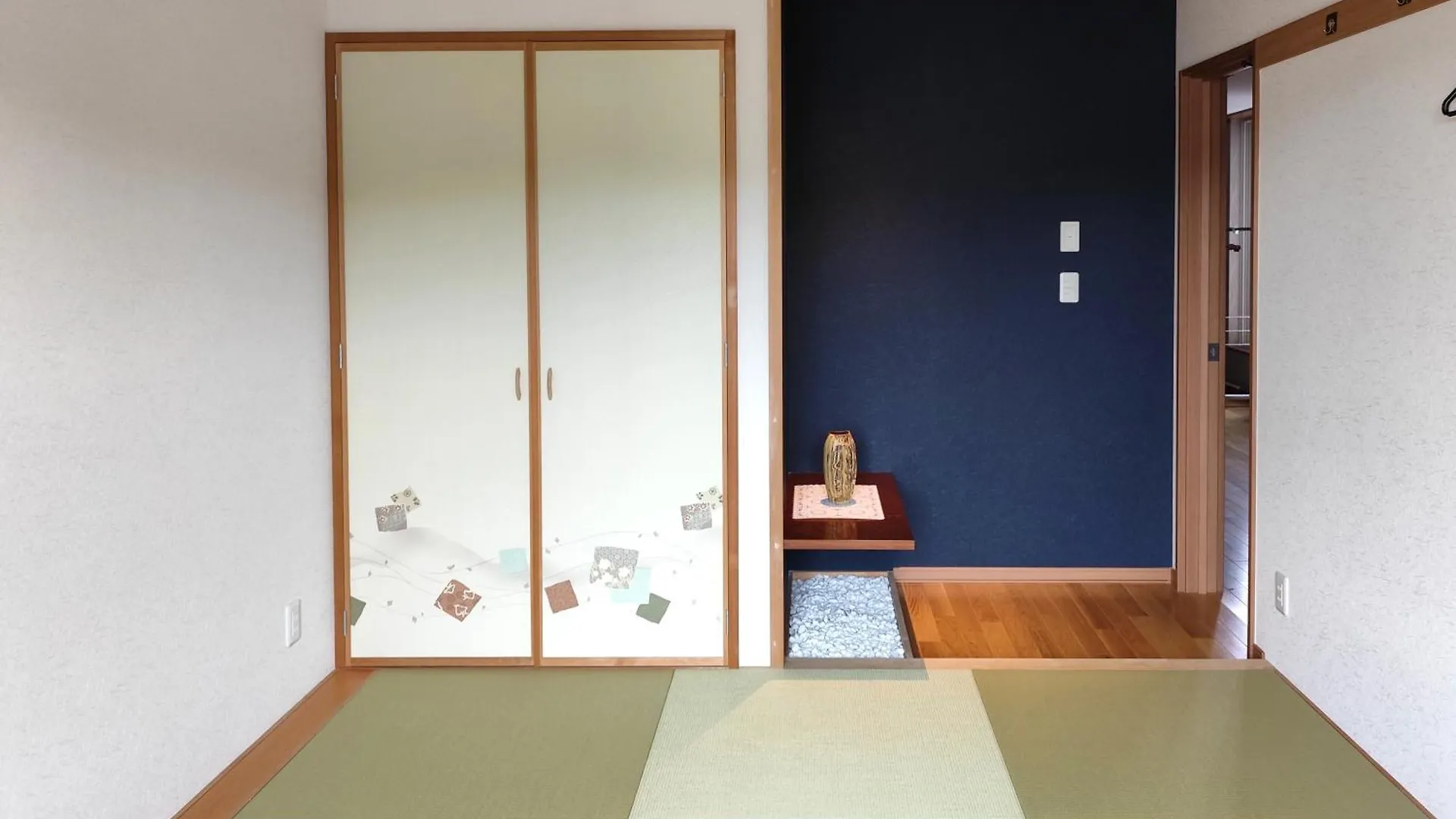 White House Onsen Guesthouse Shiraoi Guest house