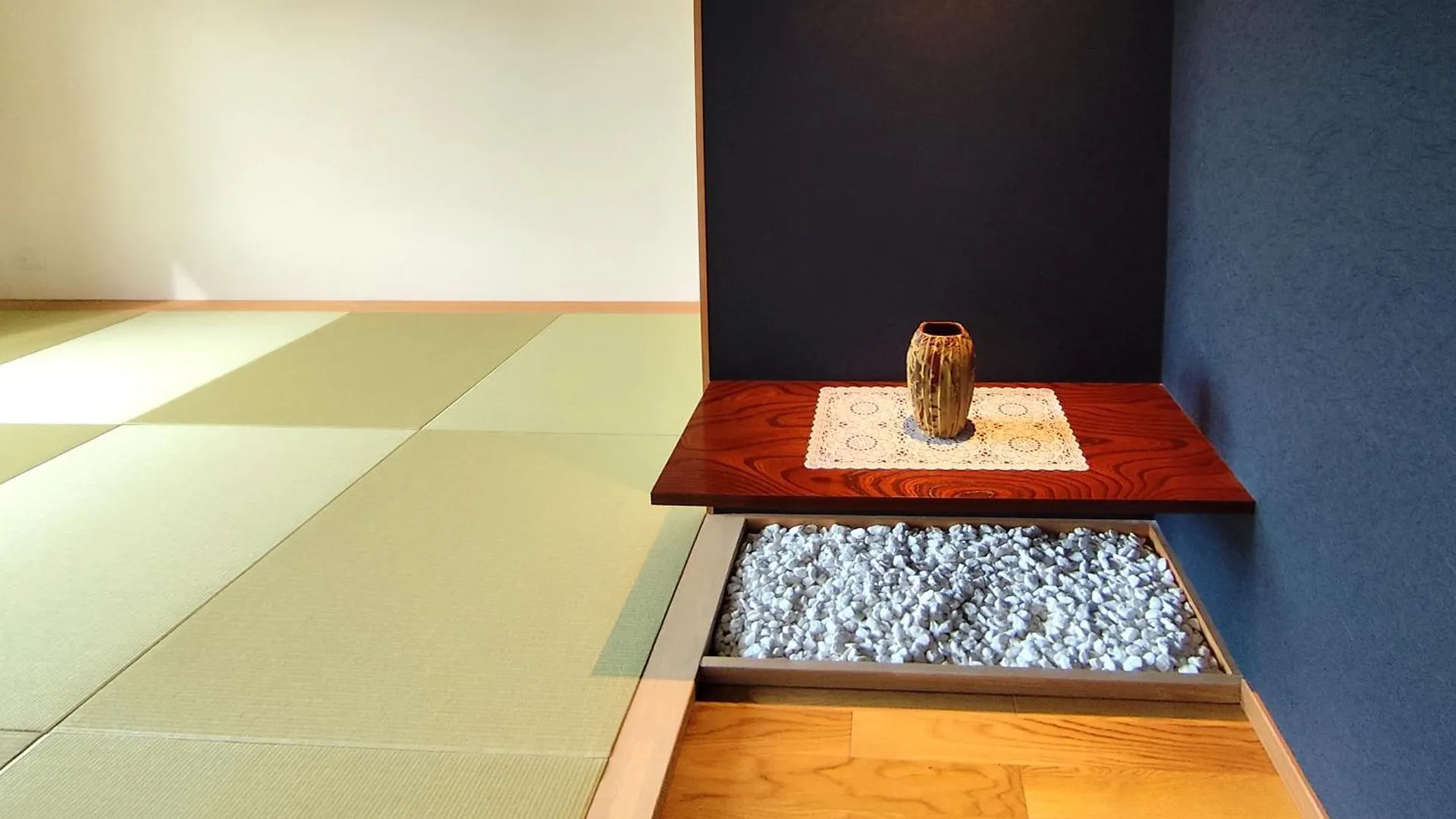 White House Onsen Guesthouse Shiraoi
