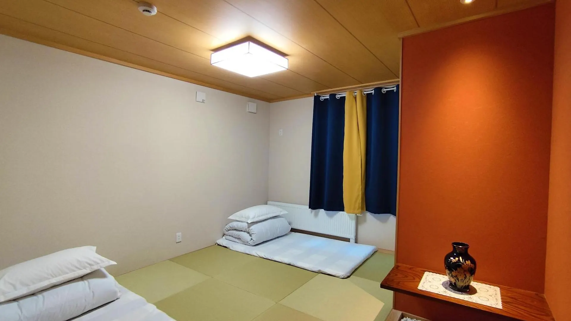 White House Onsen Guesthouse Shiraoi 0*,