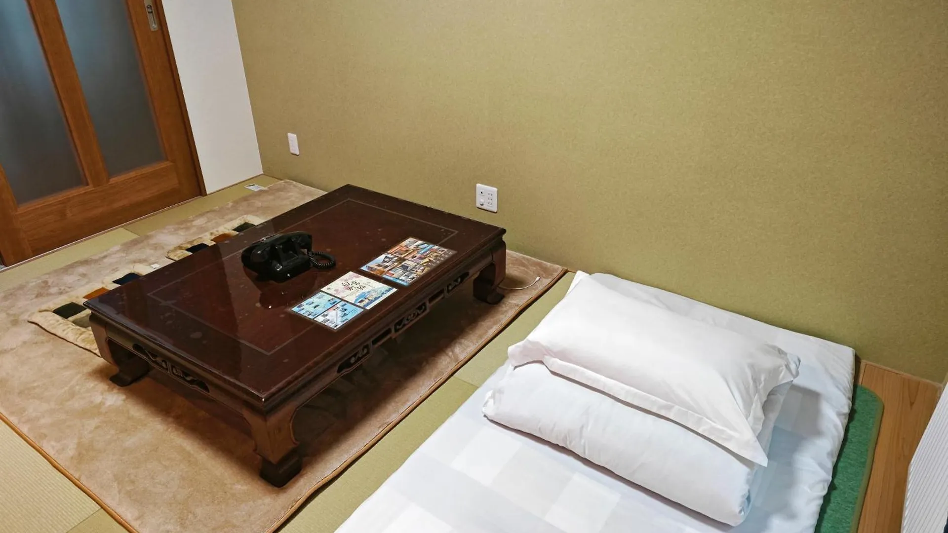 White House Onsen Guesthouse Shiraoi 0*,  Japan
