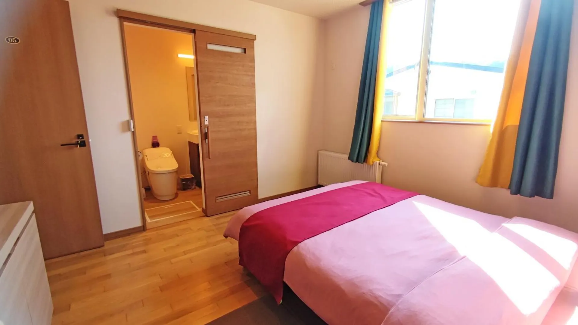 White House Onsen Guesthouse Shiraoi