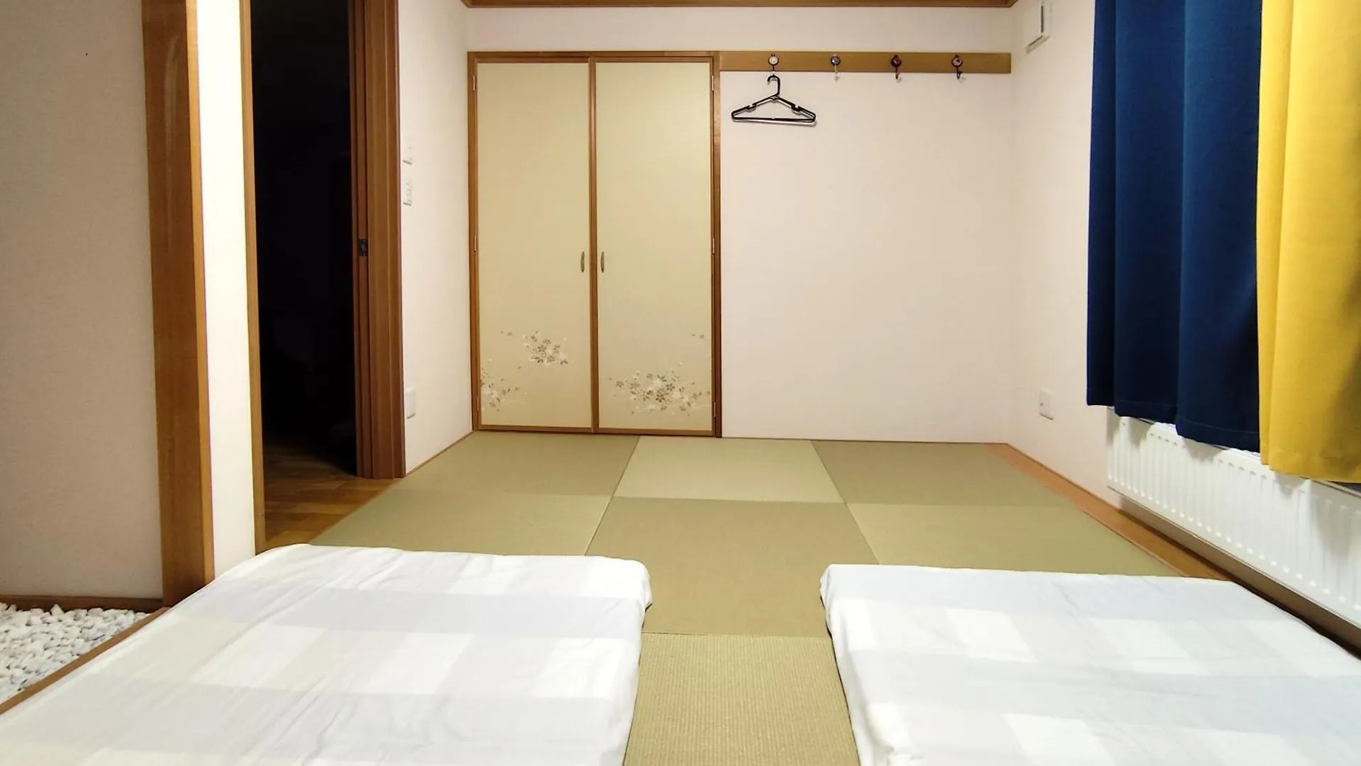 White House Onsen Guesthouse Shiraoi 0*,