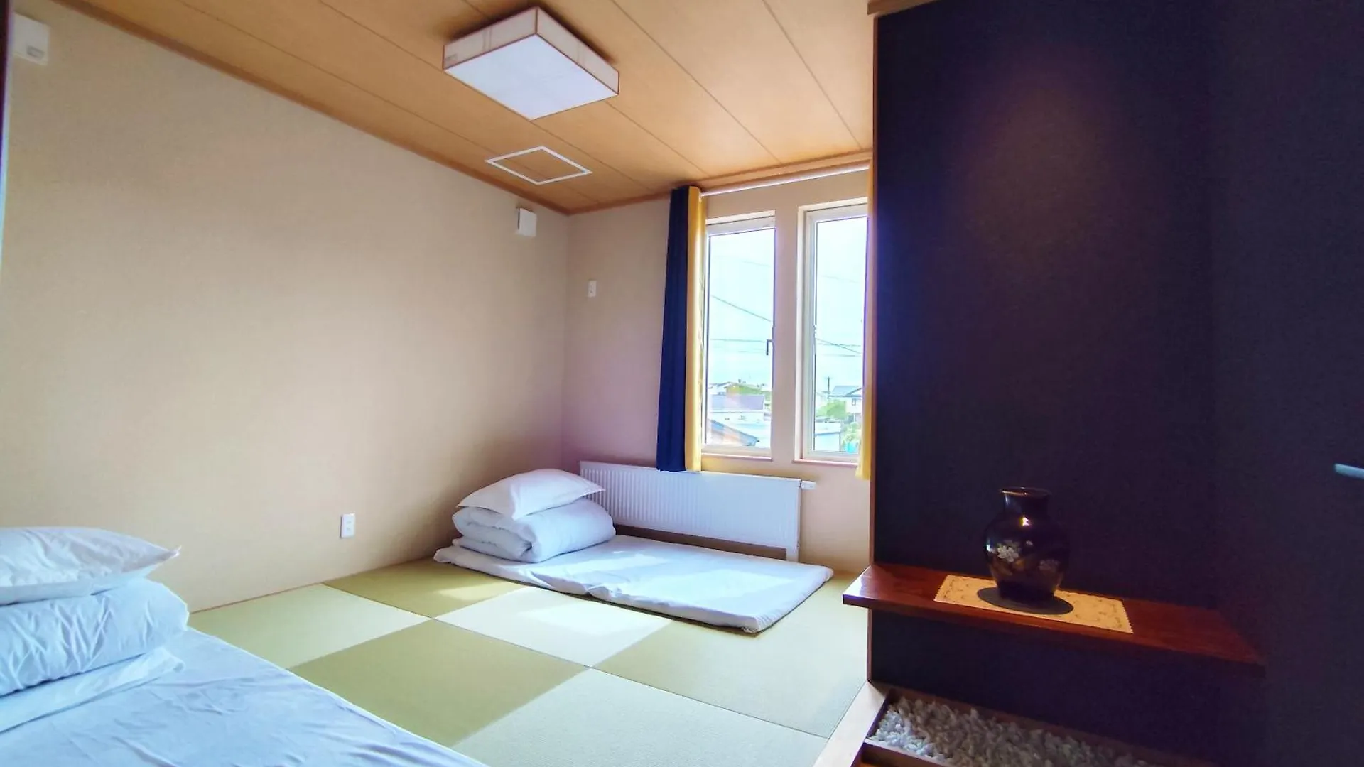 White House Onsen Guesthouse Shiraoi Guest house