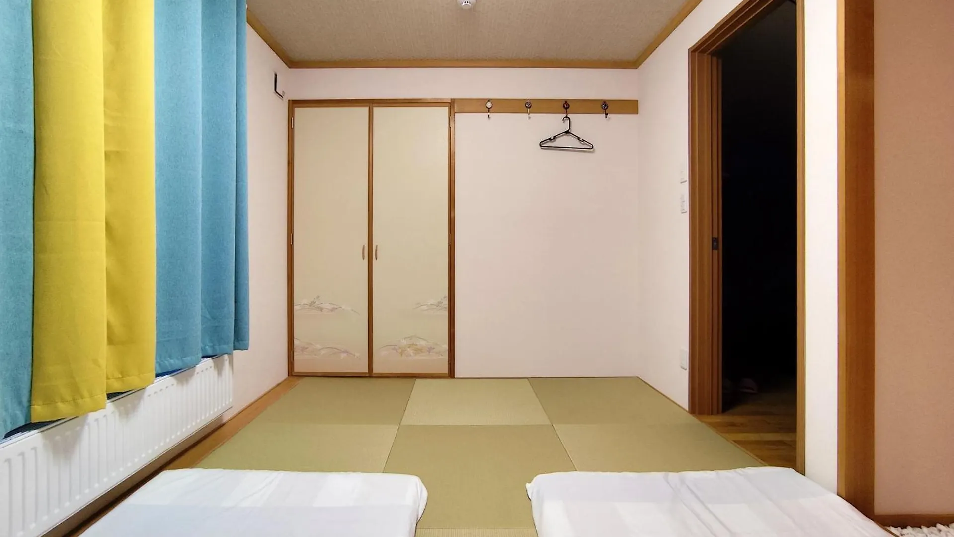 White House Onsen Guesthouse Shiraoi