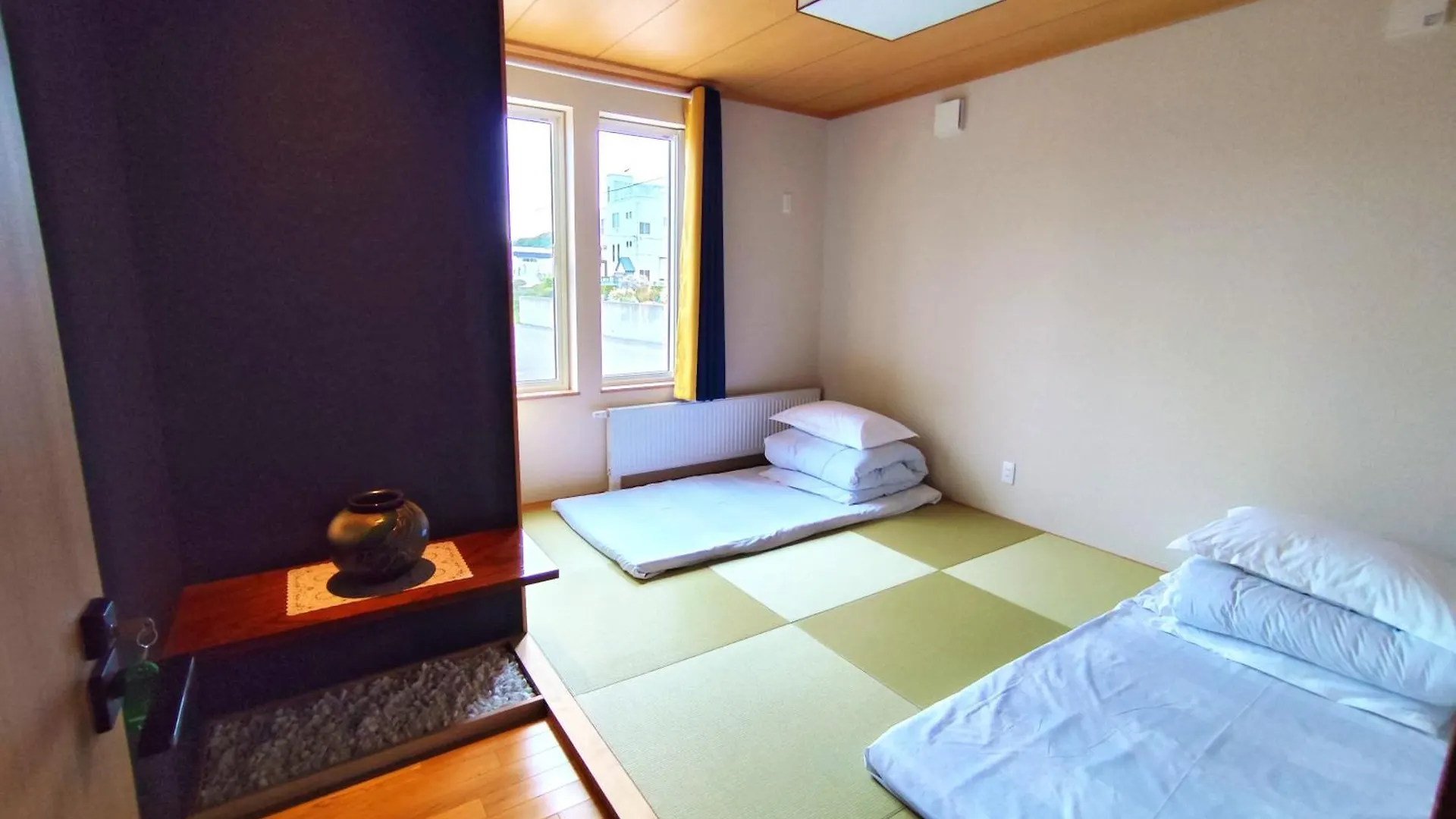 Guest house White House Onsen Guesthouse Shiraoi