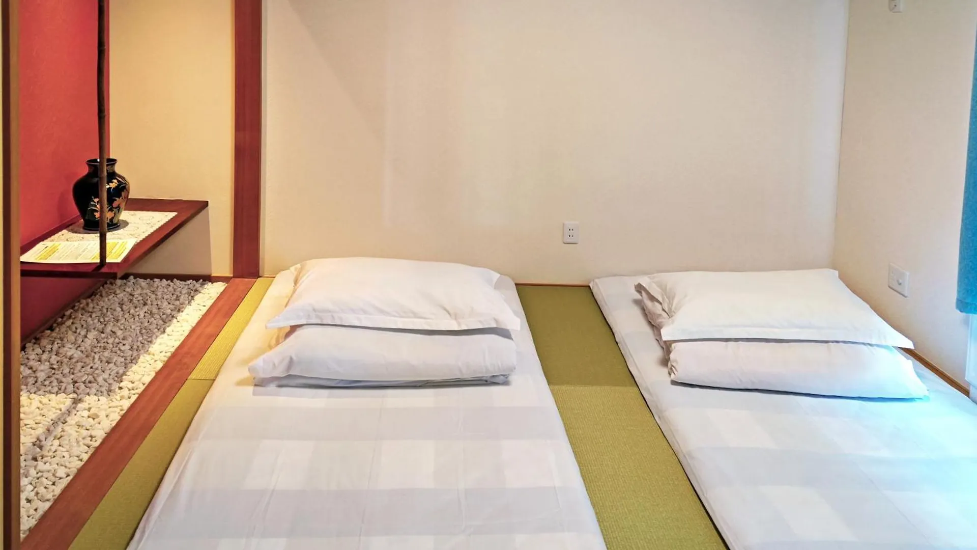 White House Onsen Guesthouse Shiraoi 0*,  Japan